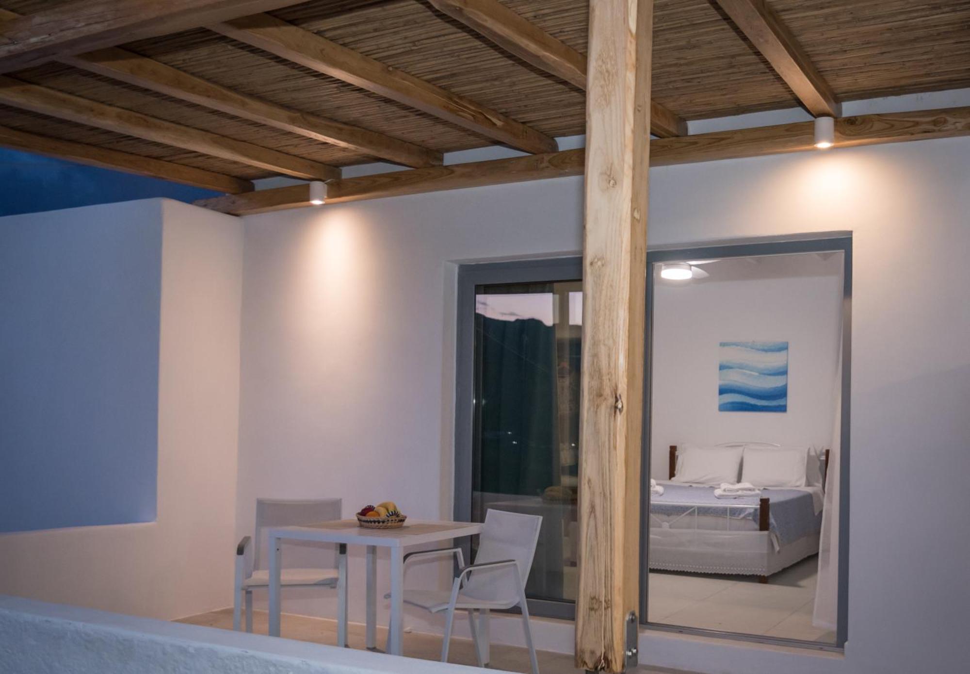 Sarantis Suites & Apartments Provatas Exterior photo